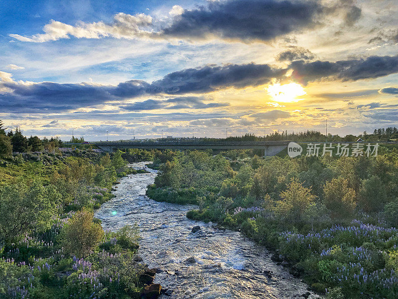 Elli∂AA River Sunset Bridge, Reykjavik, Iceland